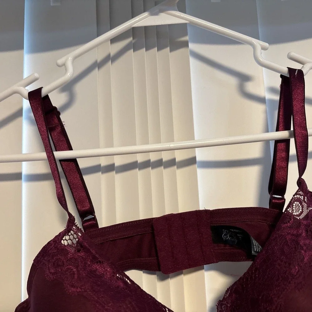 1 Smart & Sexy Women's‎ Smooth Lace T-Shirt Bra Size 38D NwT (Plus 3 Preowned)